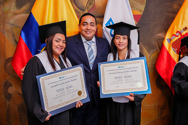 Awarding of degrees to UNIB scholarship recipients in Ecuador.